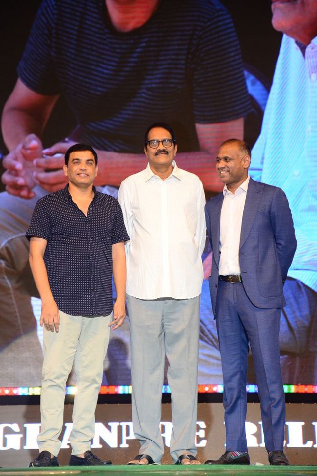 Maharshi-Movie-Pre-Release-Event